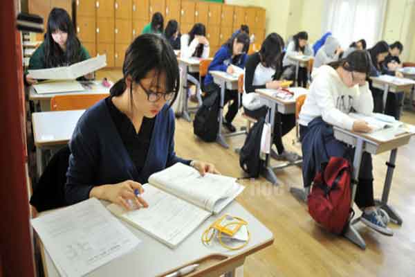 Đi du học có cần thi đại học không